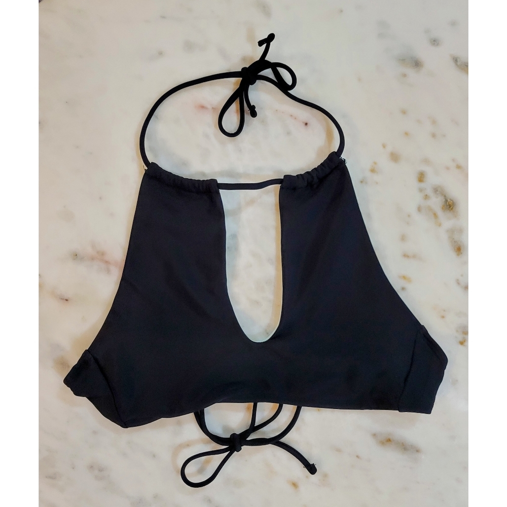 NWOT - Xhilaration Bikini Top